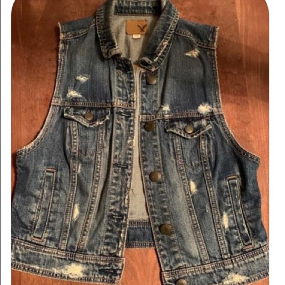AE distressed vest